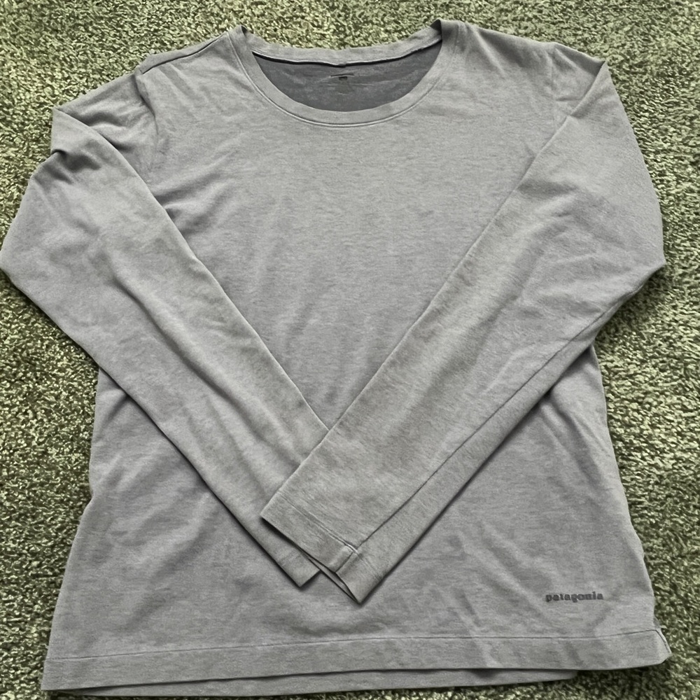 Patagonia long sleeved tee - large (dusty purple)